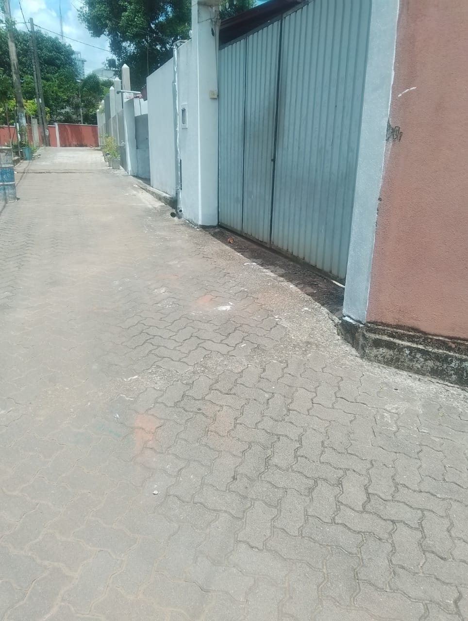 අඩක් සෑදූ දෙමහල් නිවසක් විකිනීමට Rajagiriya