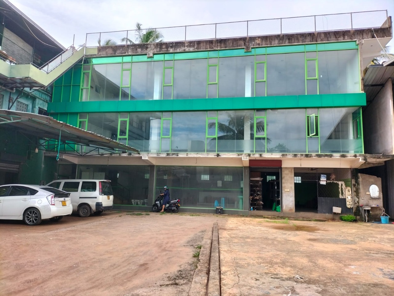 Premier Commercial Property with Extensive Facilities for Sale in Katuneriya