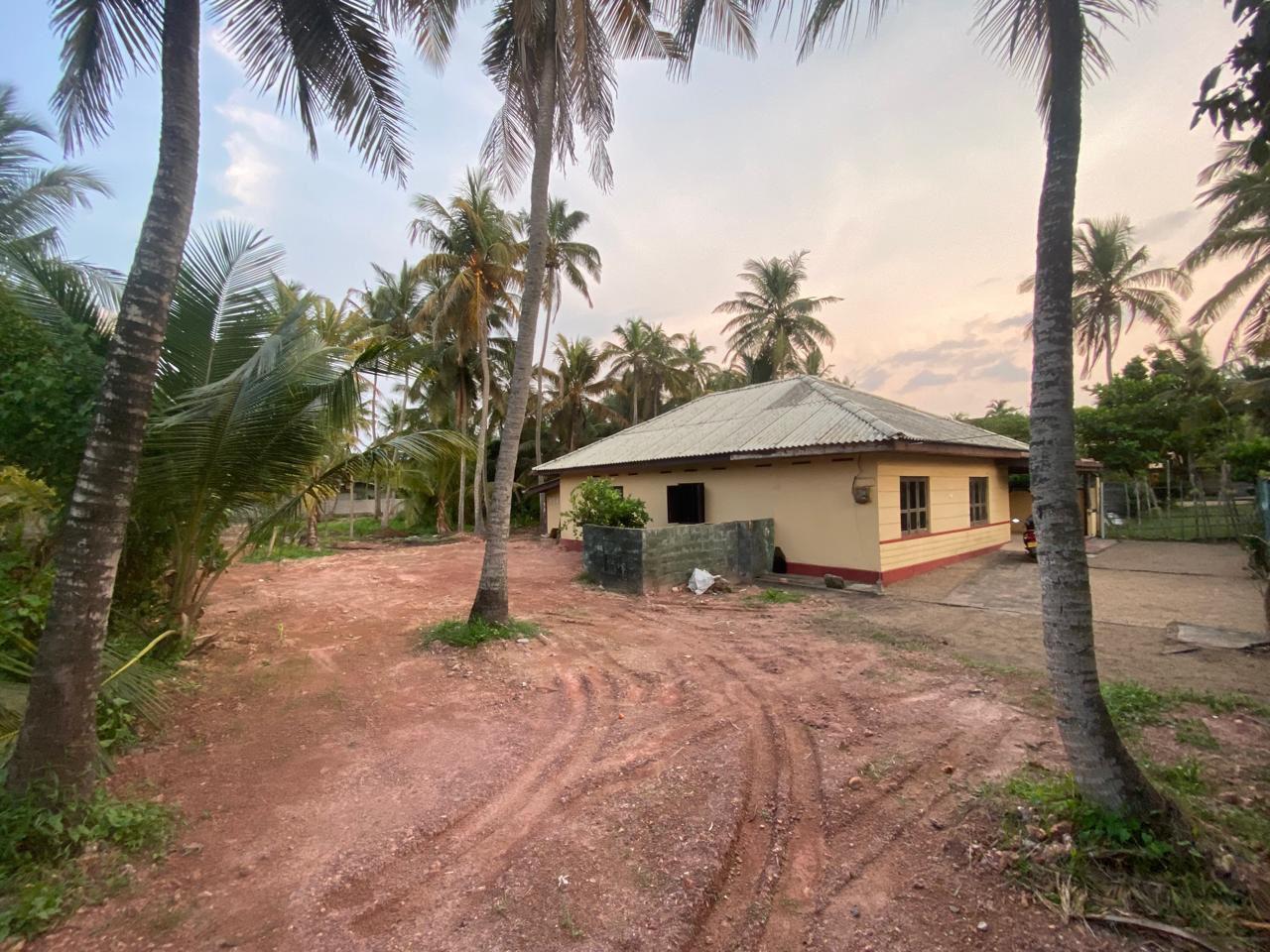House for sale in pamunugama close to the beach