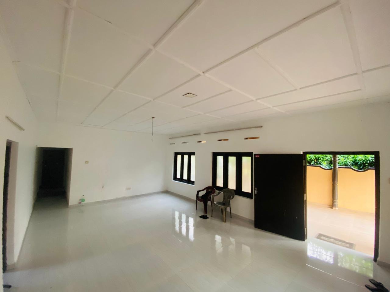 House for sale in pamunugama close to the beach