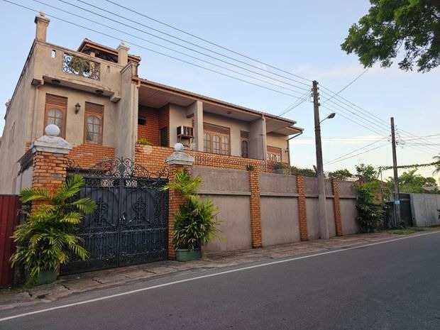 Secure 6 Bedroom 3 Storied House for Sale Ratmalana