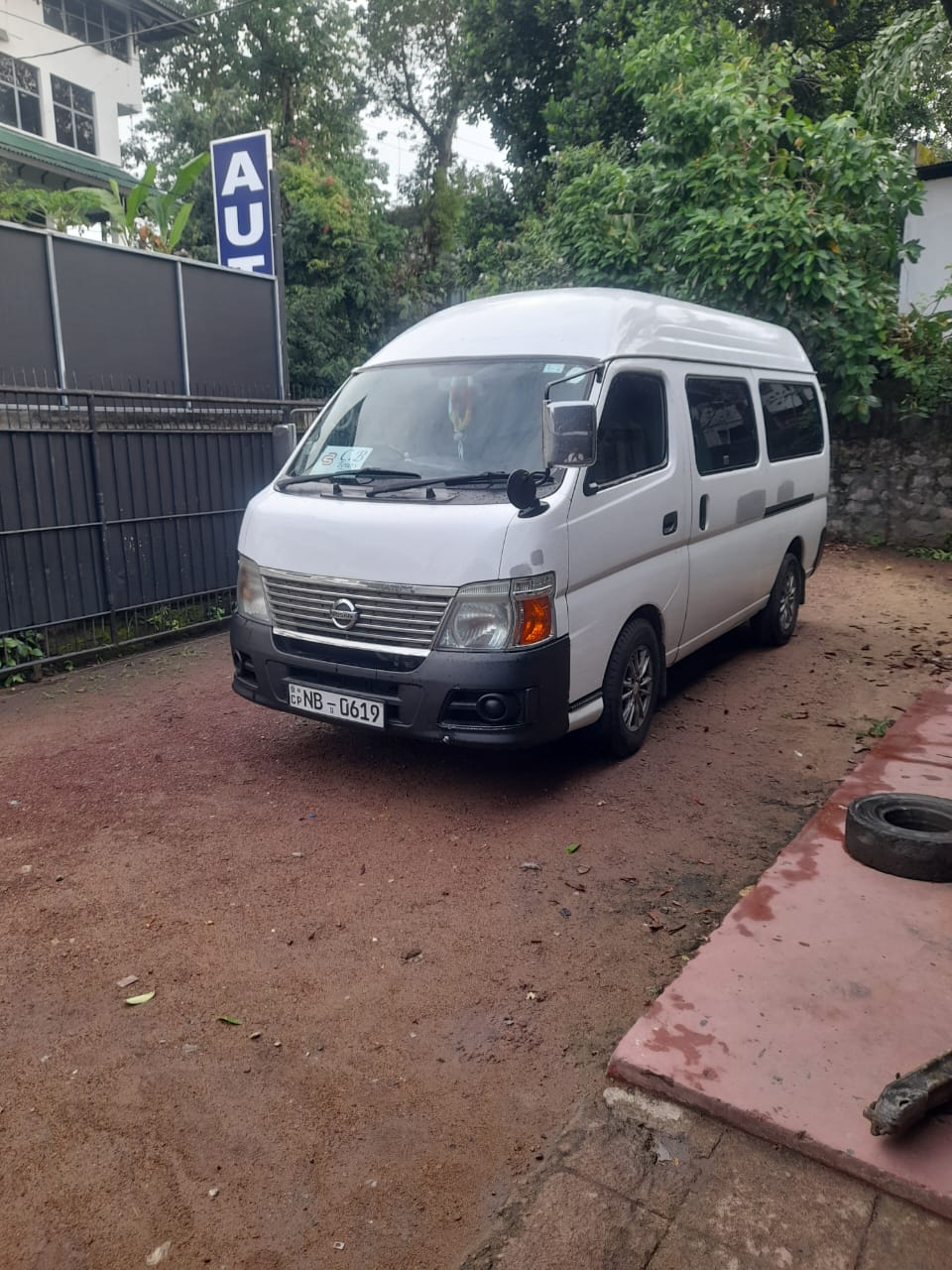 Nissan Urvan 2011