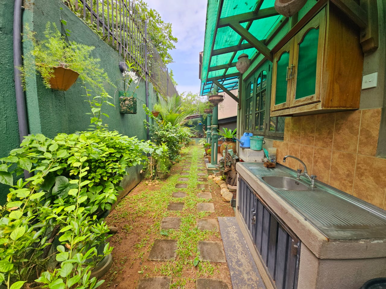 Secure 6 Bedroom 3 Storied House for Sale Ratmalana