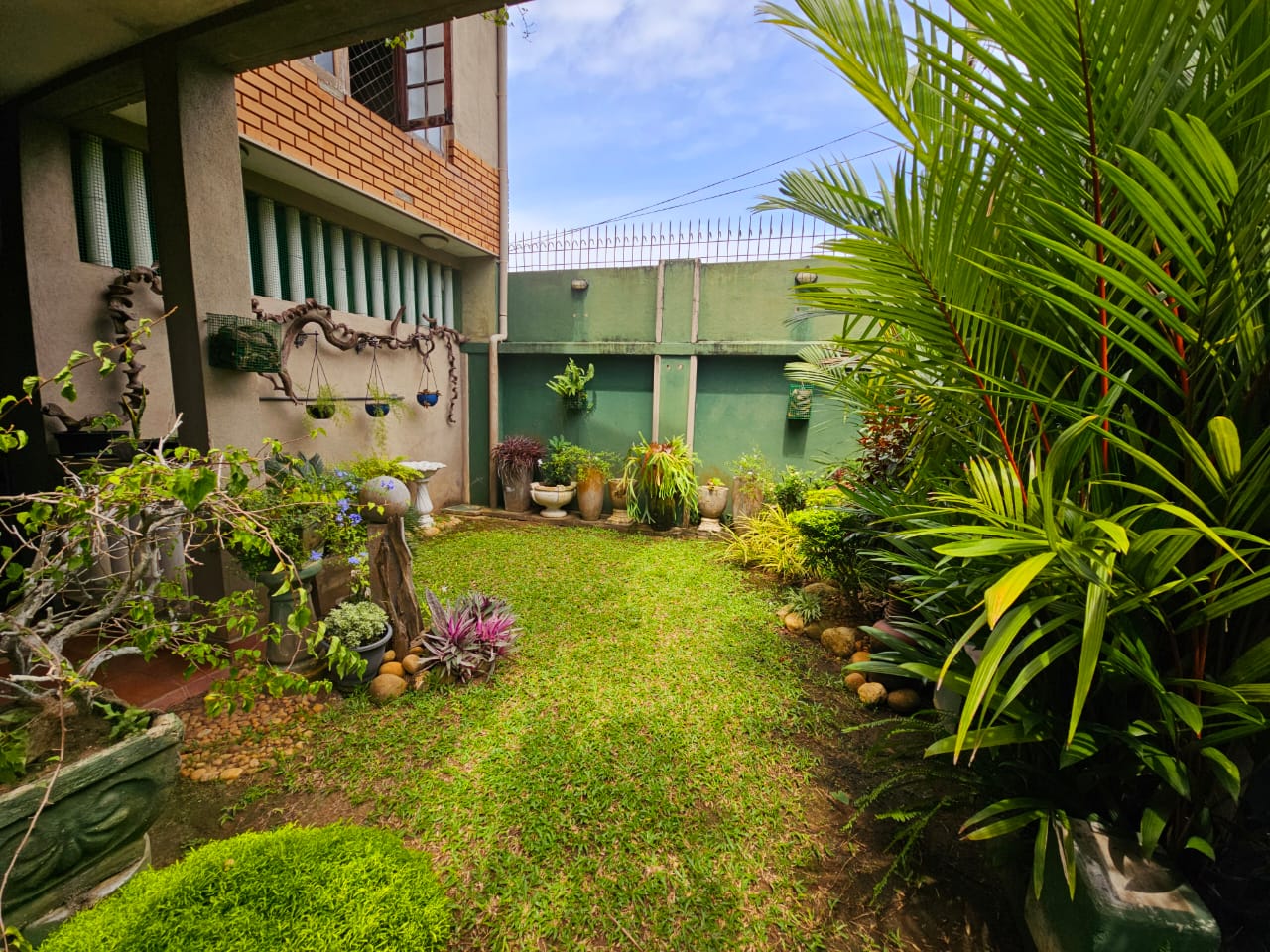 Secure 6 Bedroom 3 Storied House for Sale Ratmalana