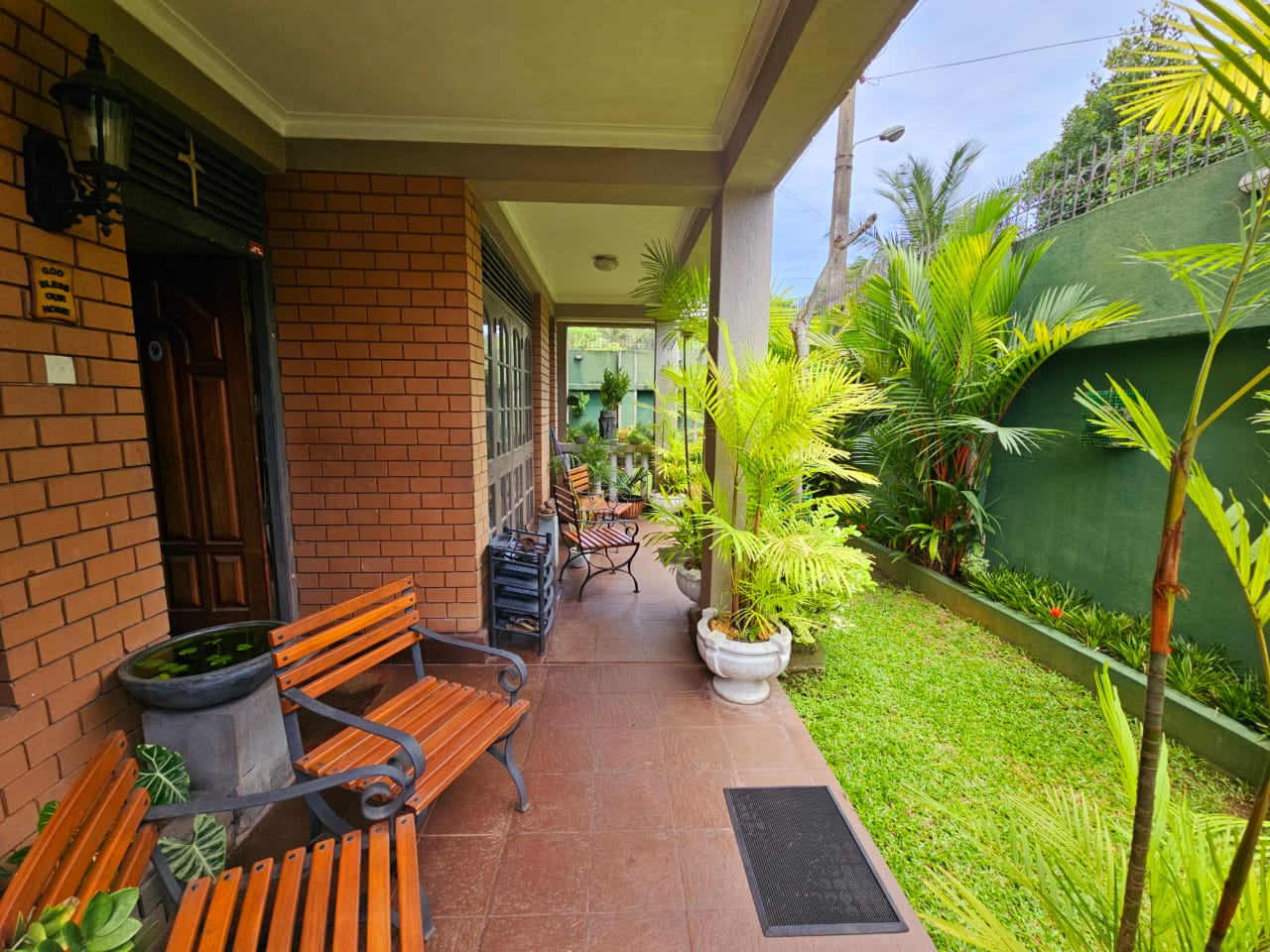 Secure 6 Bedroom 3 Storied House for Sale Ratmalana