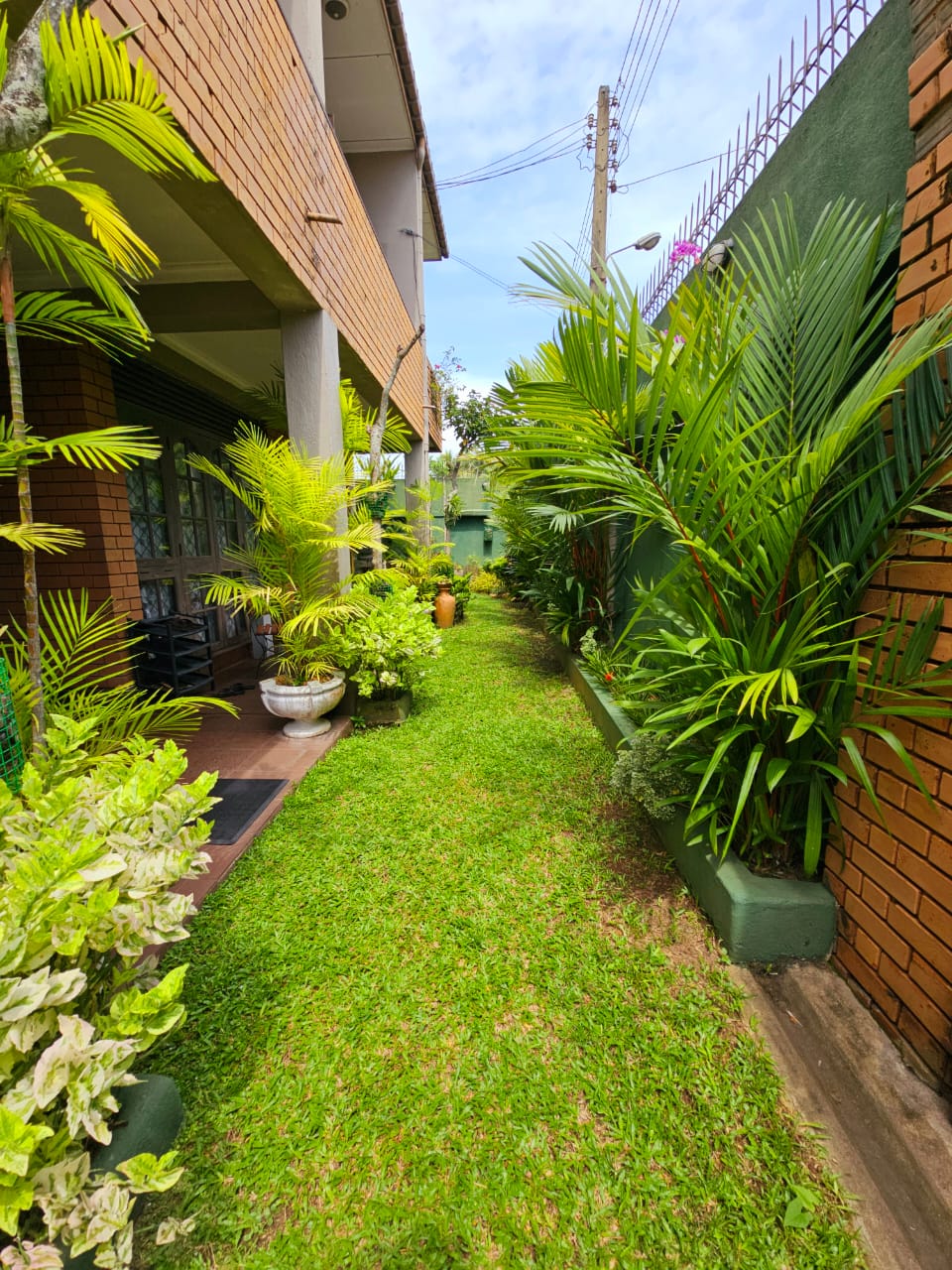 Secure 6 Bedroom 3 Storied House for Sale Ratmalana