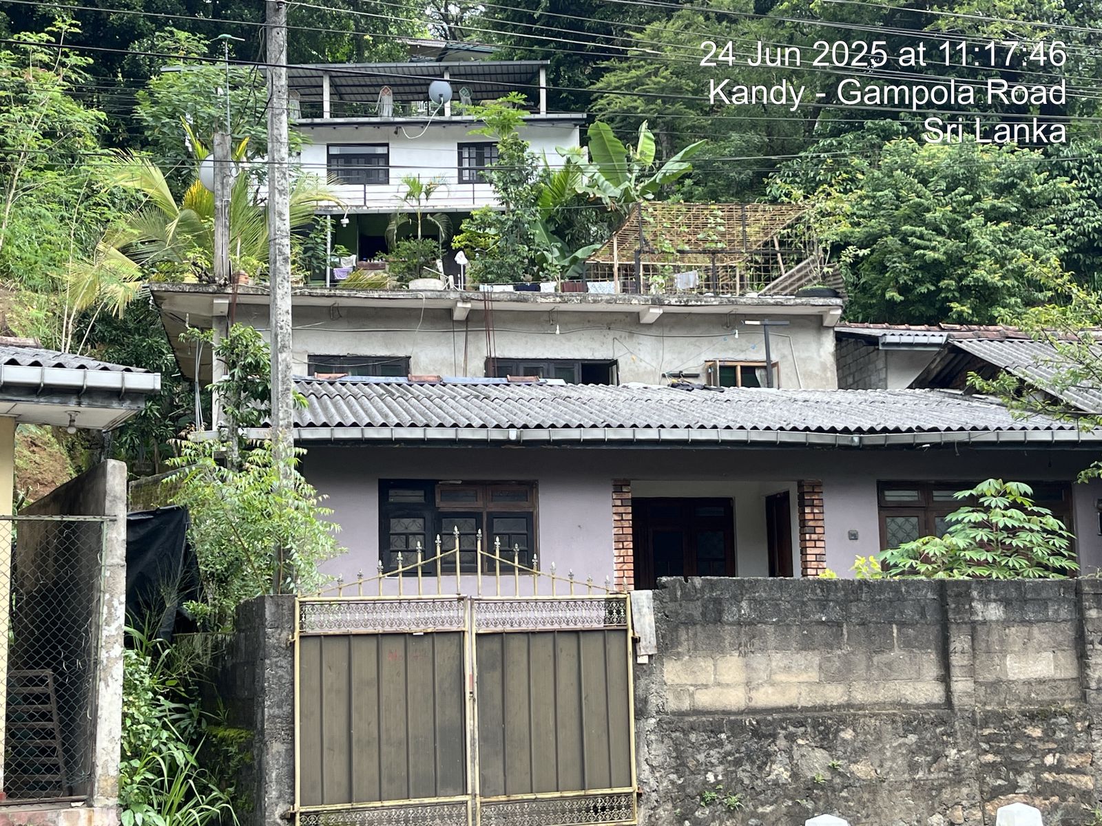 Land with house for Sale Kandy Gampola Main Road