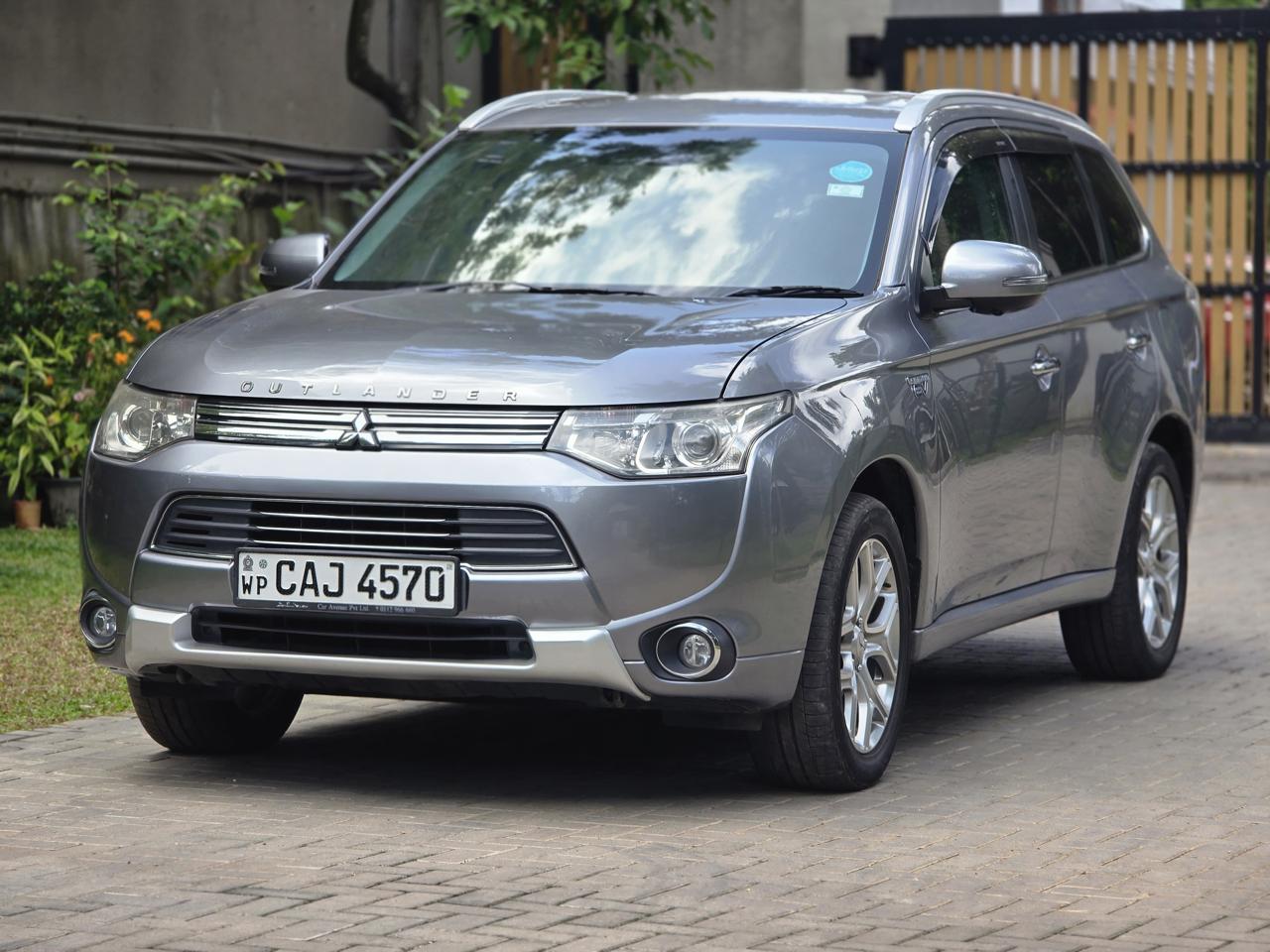 Mitsubishi Outlander SUV 2015