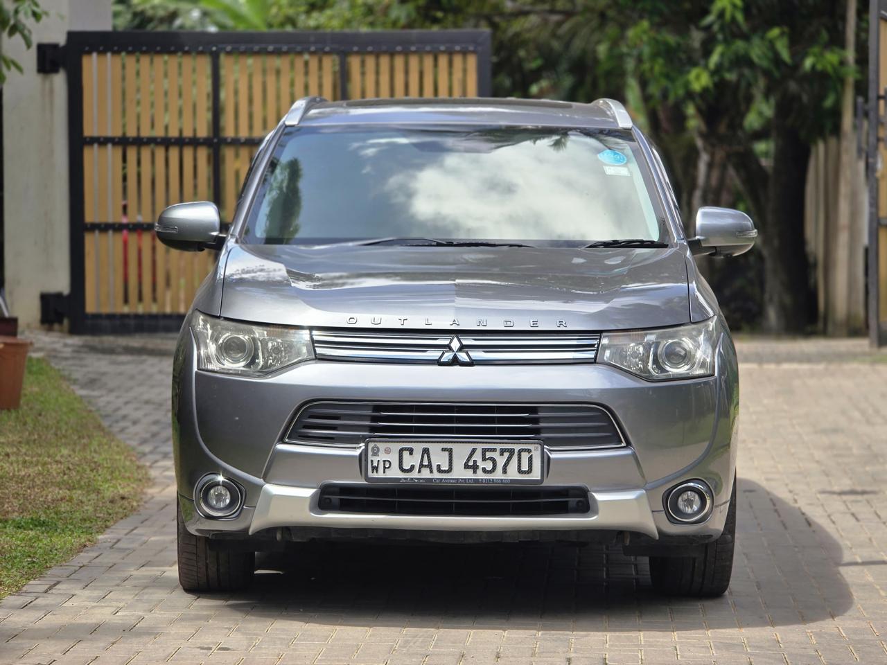 Mitsubishi Outlander SUV 2015