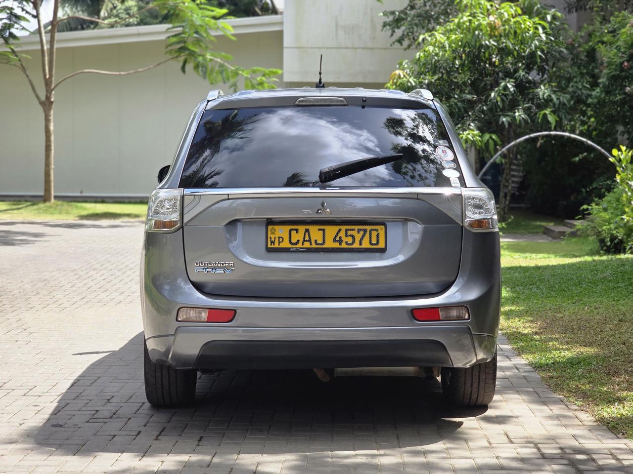 Mitsubishi Outlander SUV 2015