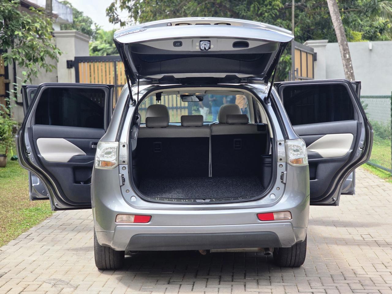 Mitsubishi Outlander SUV 2015