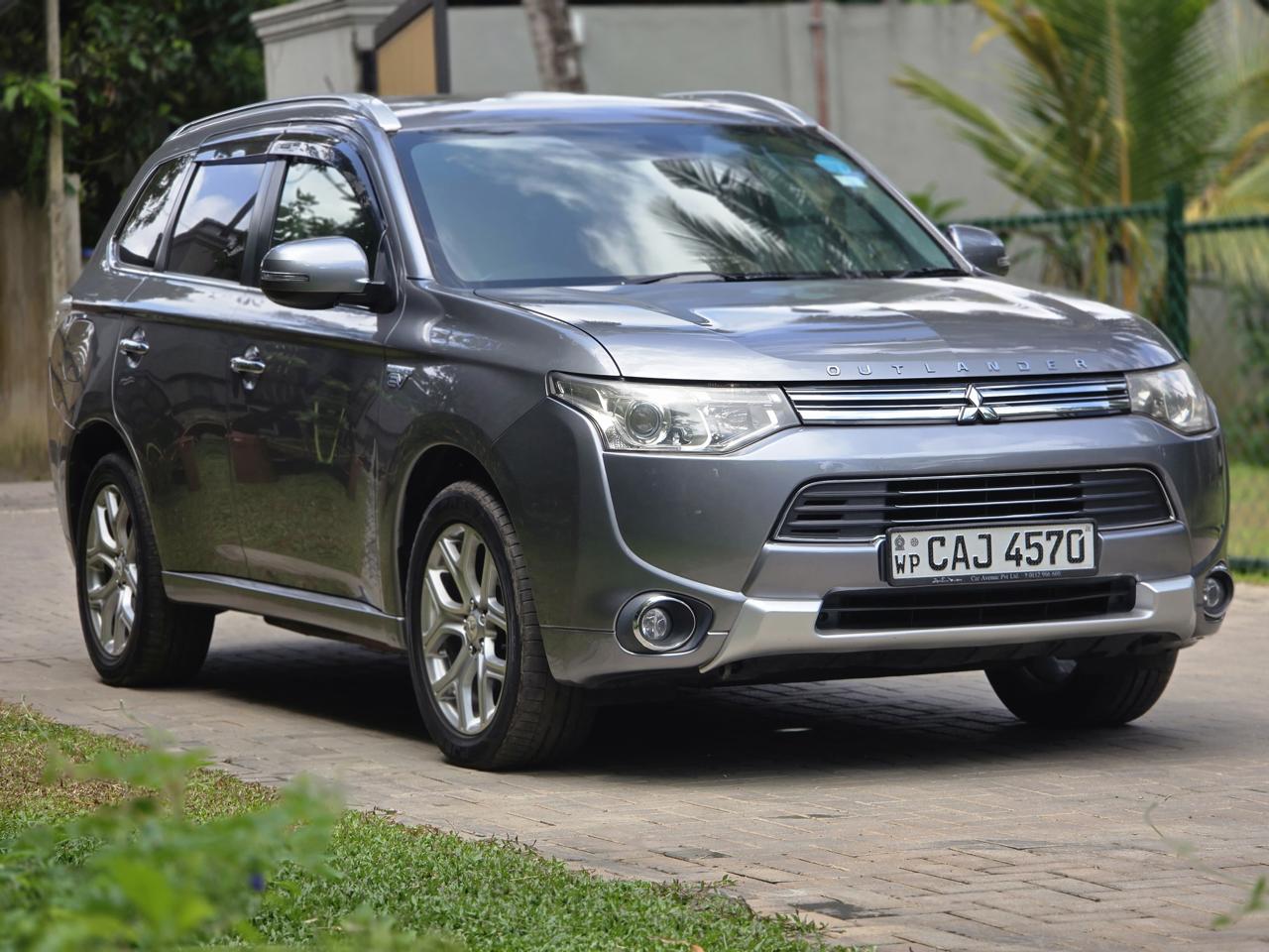 Mitsubishi Outlander SUV 2015