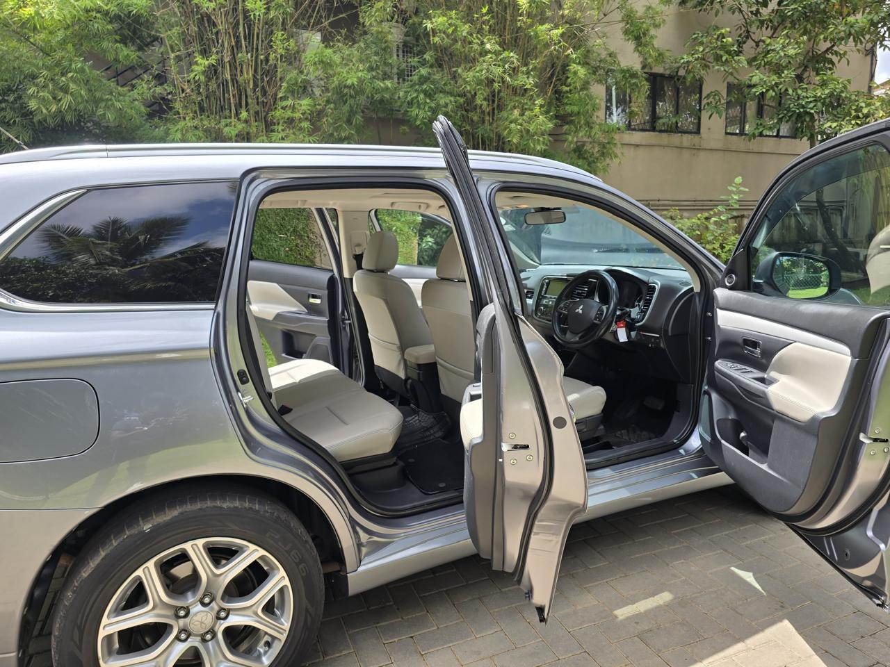 Mitsubishi Outlander SUV 2015