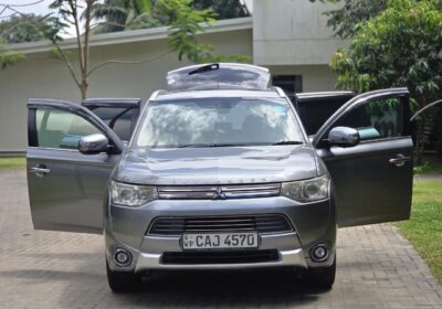 Mitsubishi Outlander SUV 2015