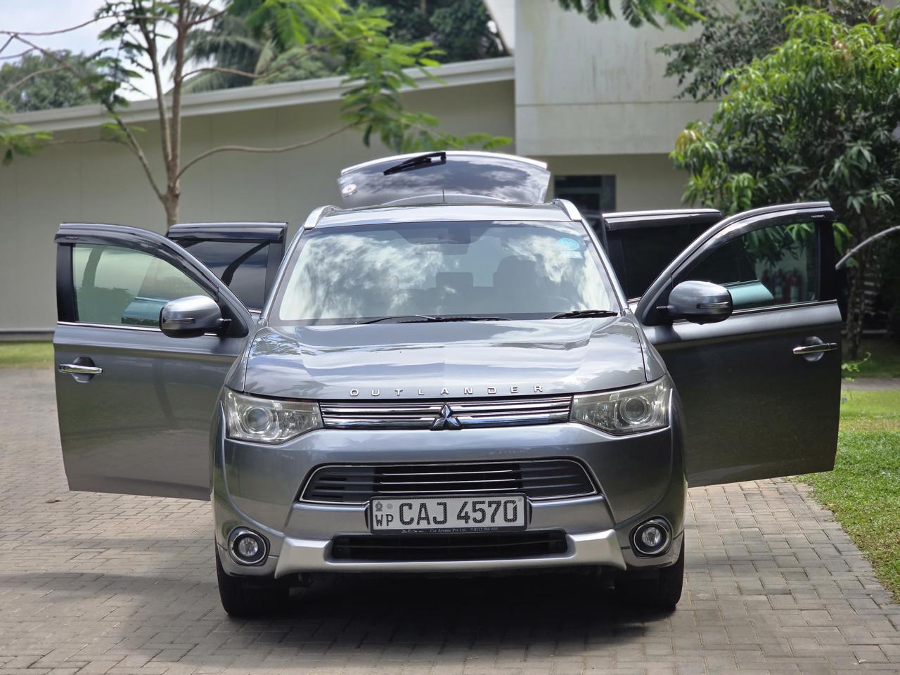 Mitsubishi Outlander SUV 2015