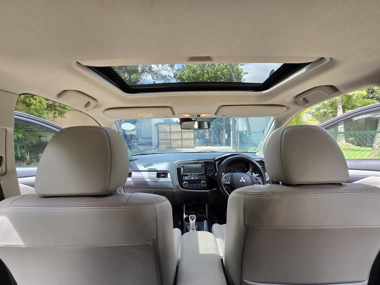 Mitsubishi Outlander SUV 2015