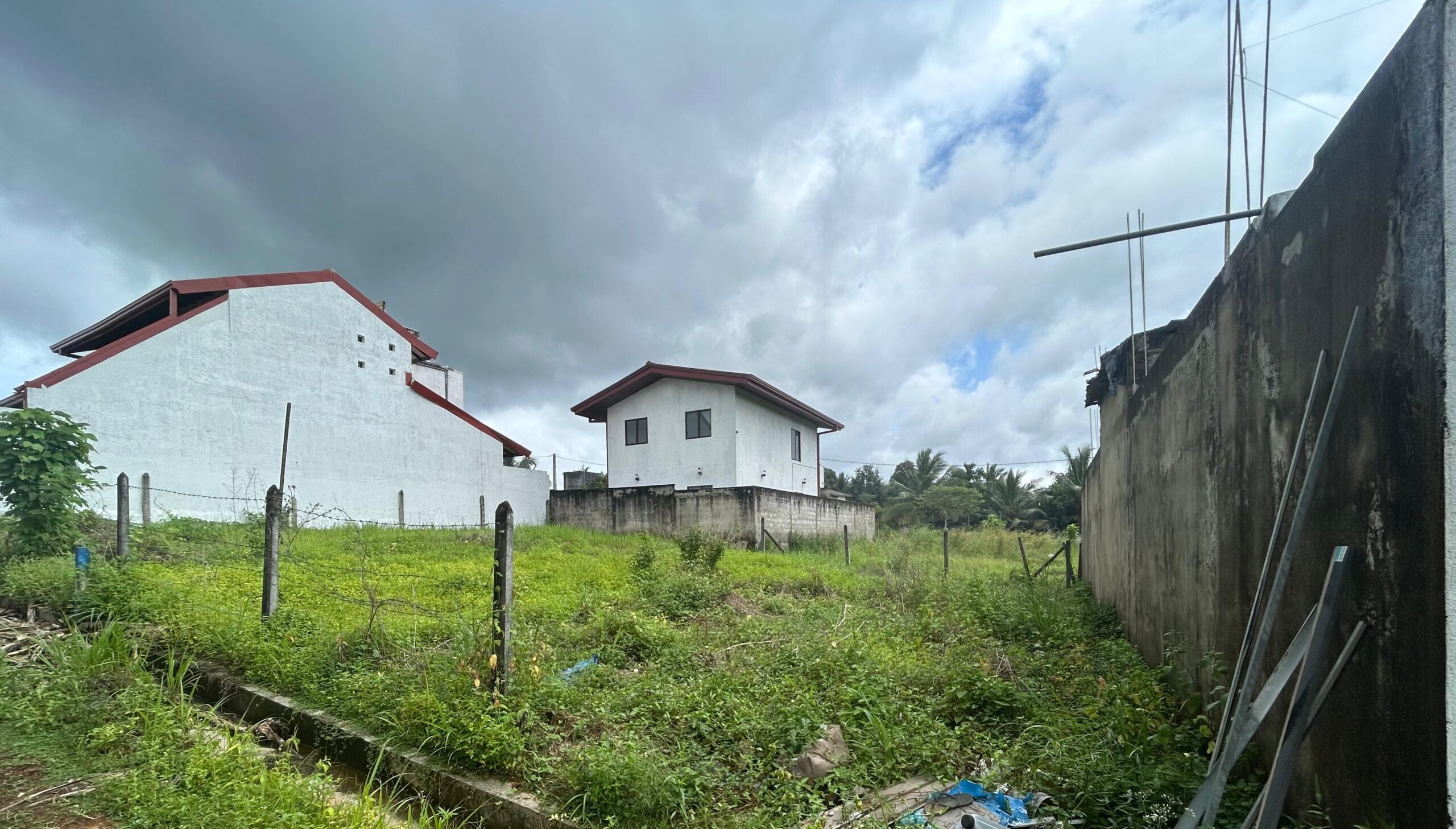 කහතුඩුව නගරයට යාබද  අගනා බිම් කොටස් දෙකක් විකිනීමට