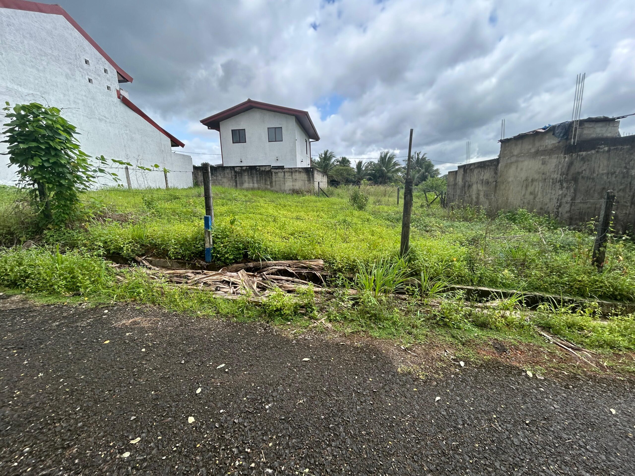 කහතුඩුව නගරයට යාබද  අගනා බිම් කොටස් දෙකක් විකිනීමට