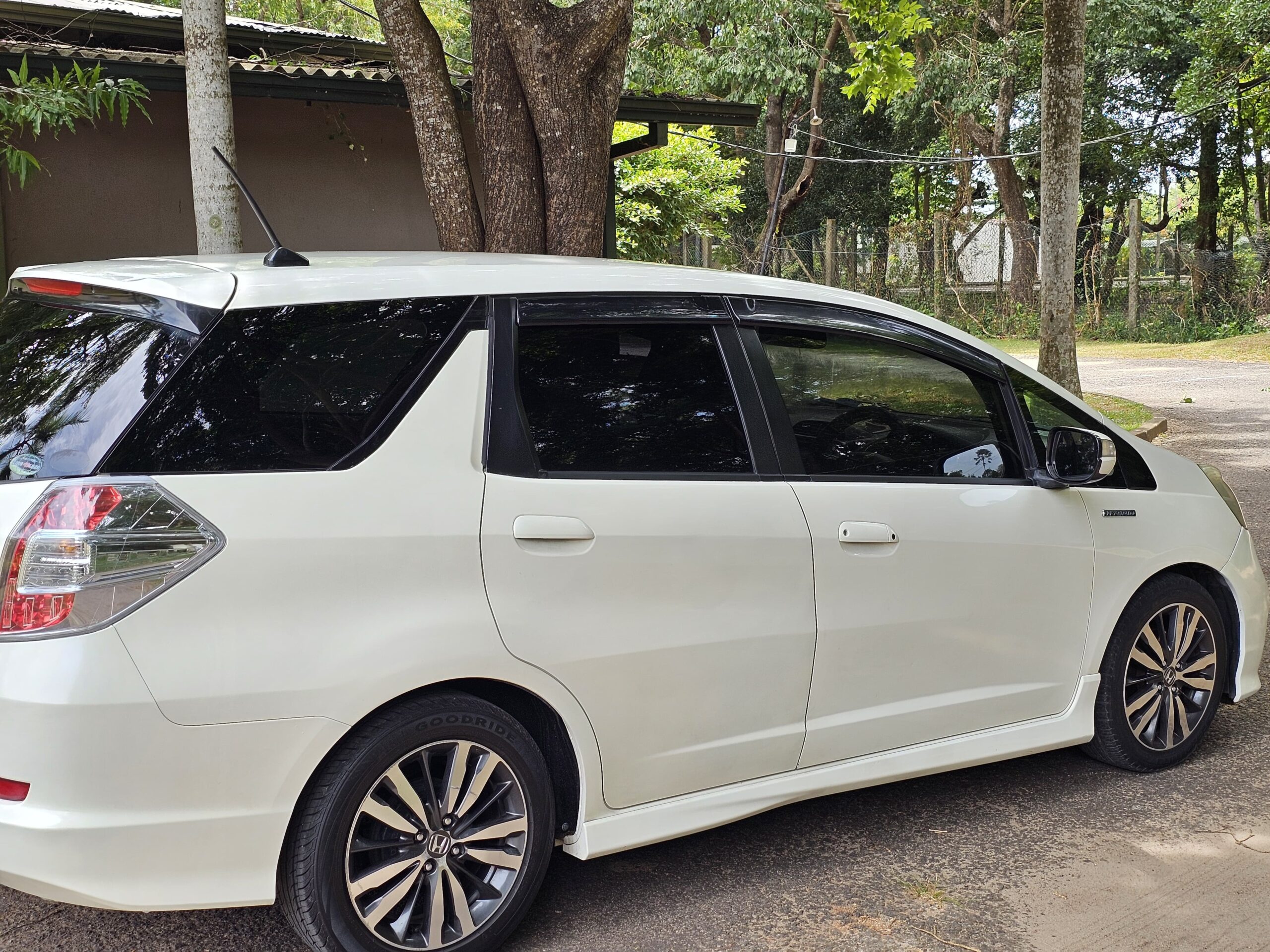 Honda Fit Shuttle 2014