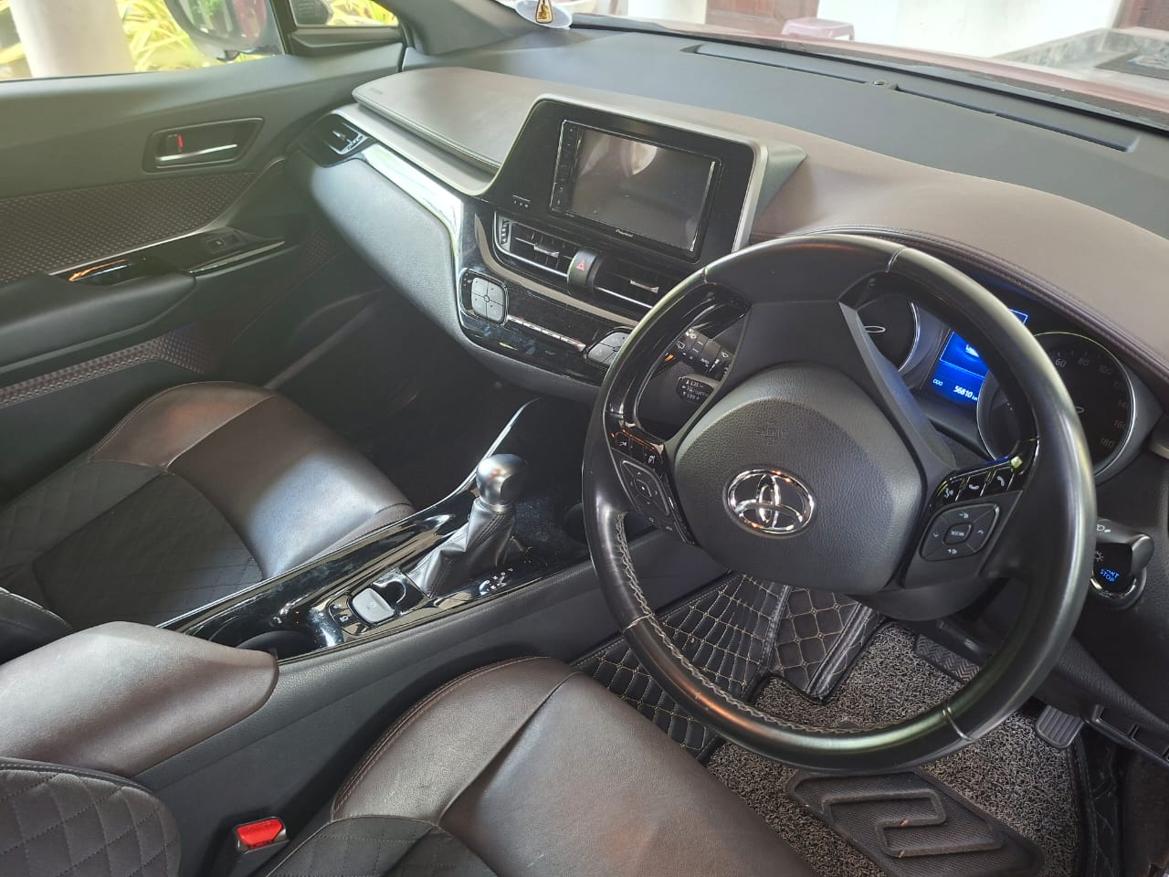 Toyota CHR NGX 10 2019