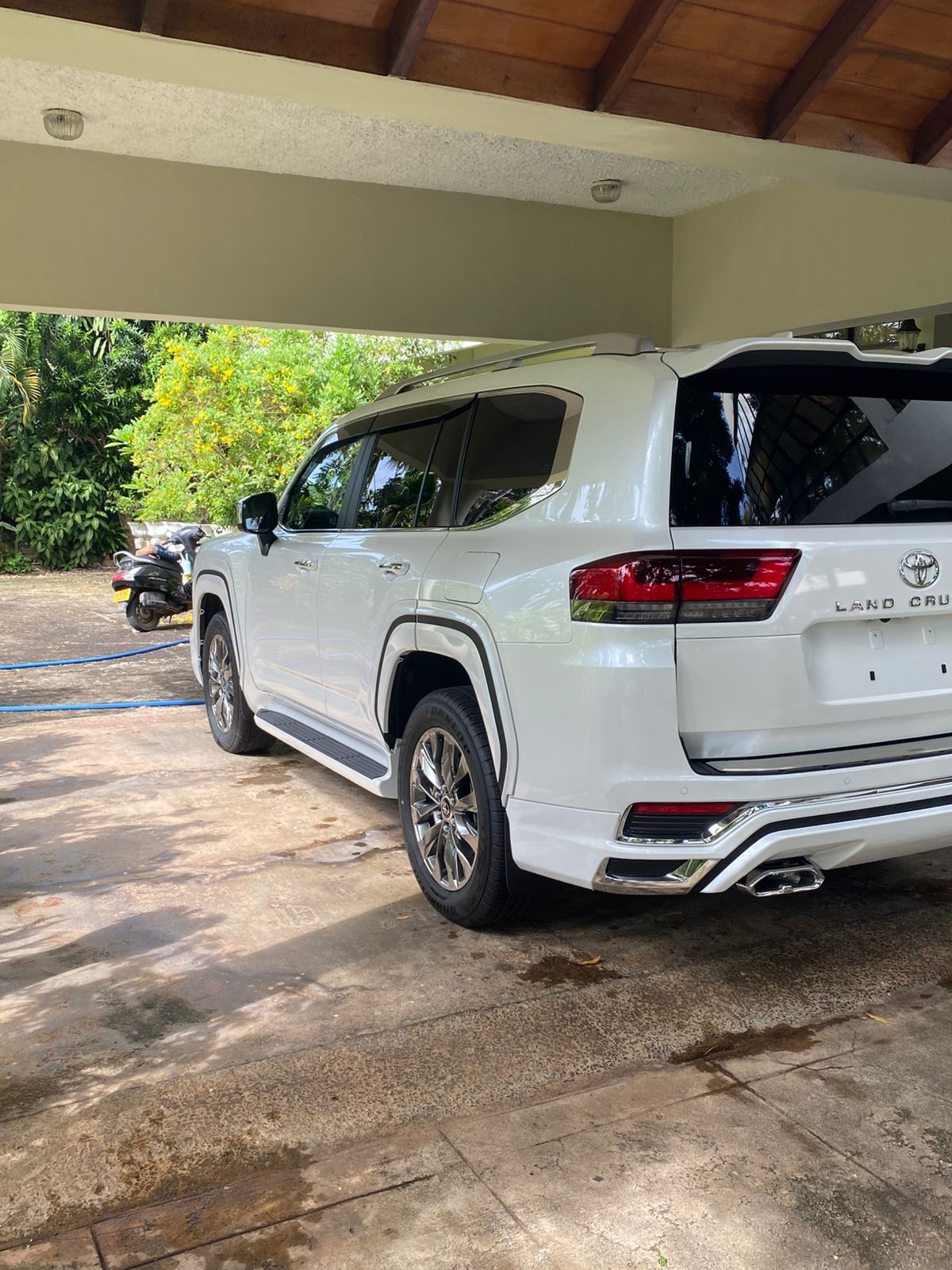 Toyota Land Cruiser Sahara LC 300 ZX 2025