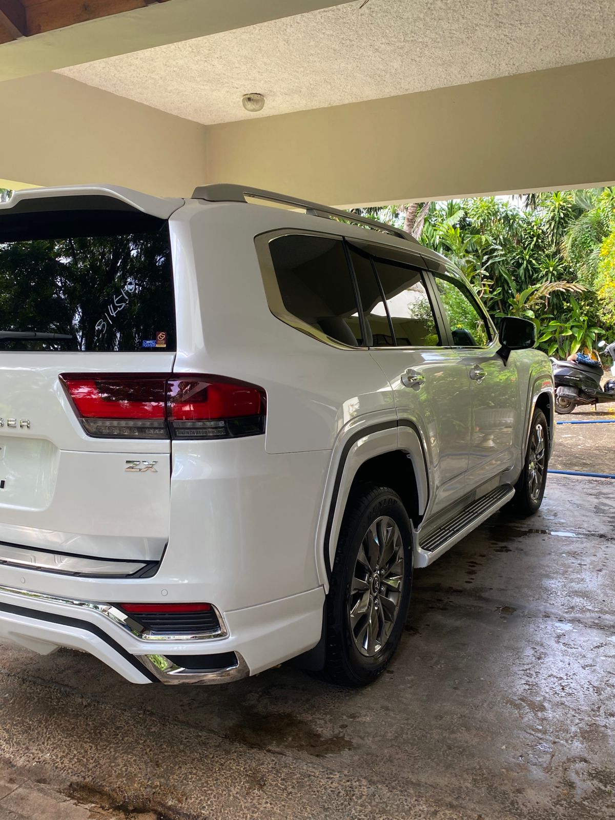 Toyota Land Cruiser Sahara LC 300 ZX 2025