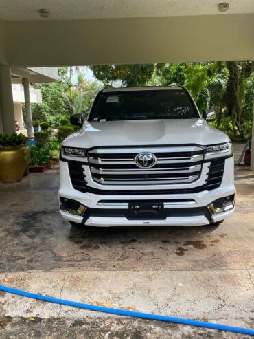 Toyota Land Cruiser Sahara LC 300 ZX 2025