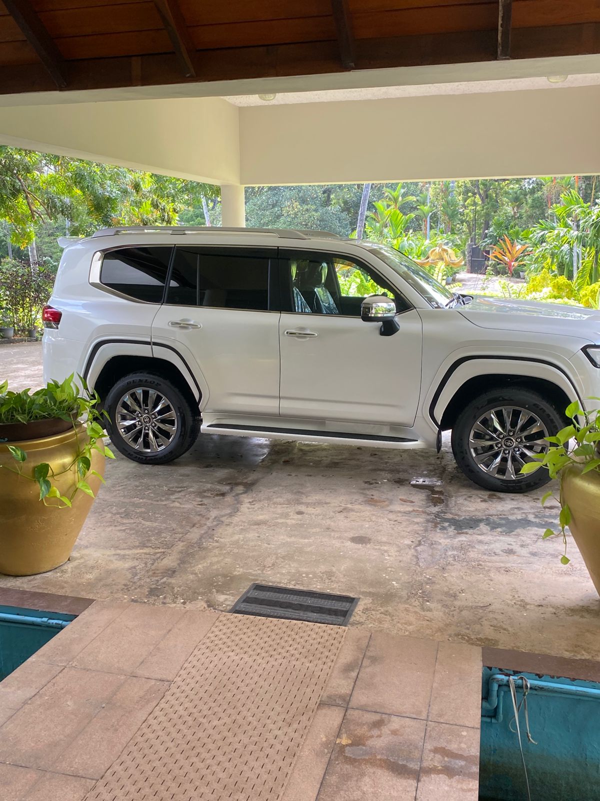 Toyota Land Cruiser Sahara LC 300 ZX 2025