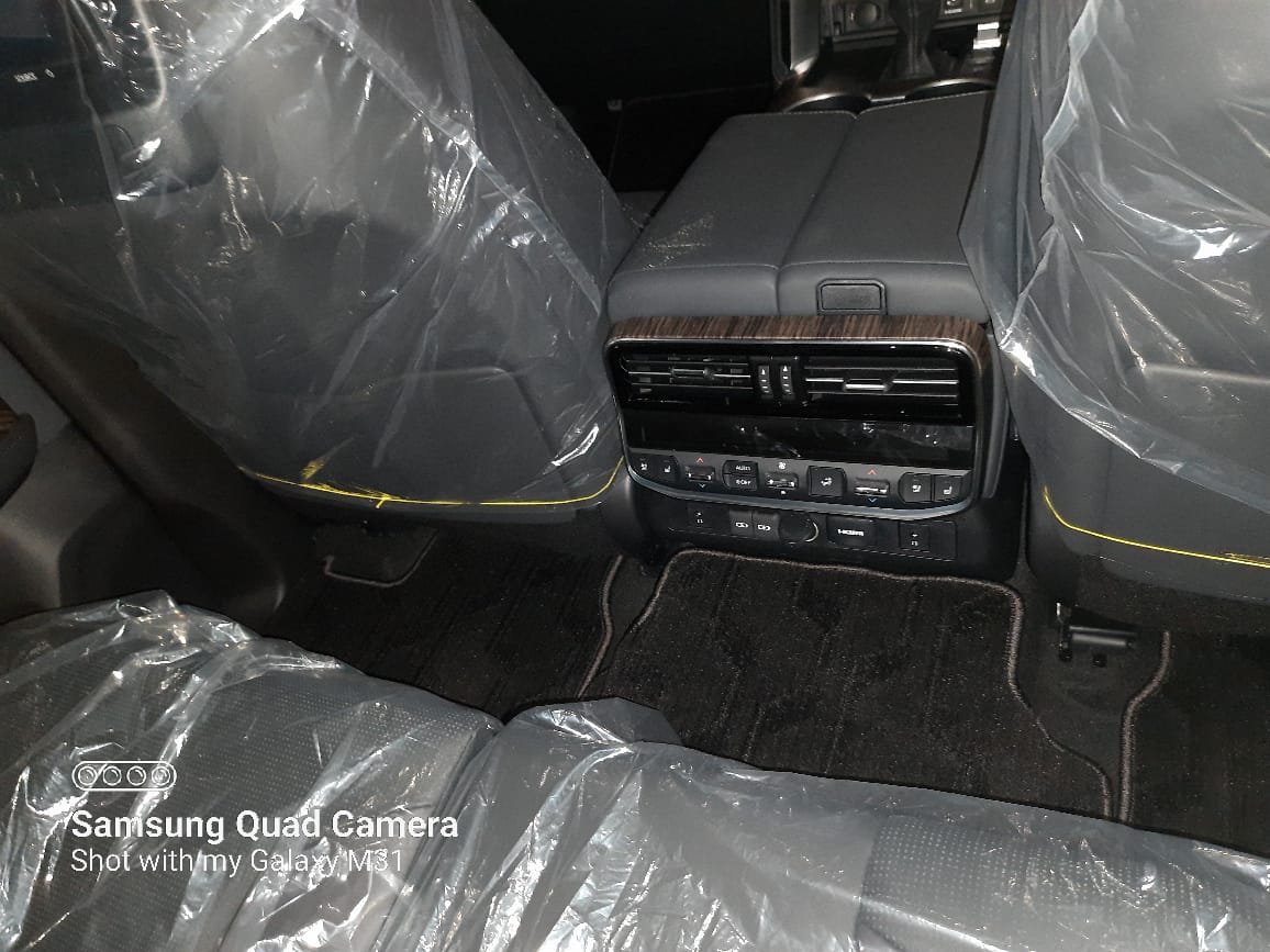 Toyota Land Cruiser Sahara LC 300 ZX 2025