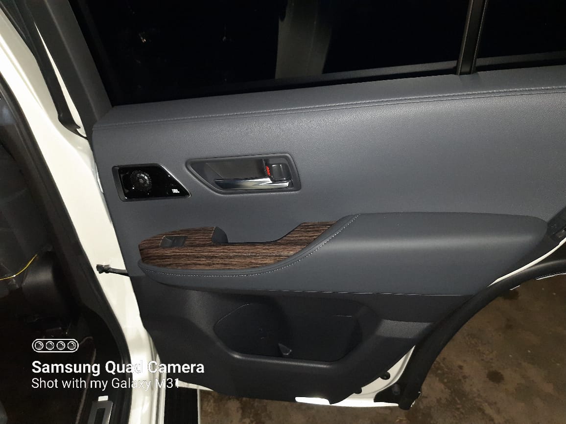 Toyota Land Cruiser Sahara LC 300 ZX 2025