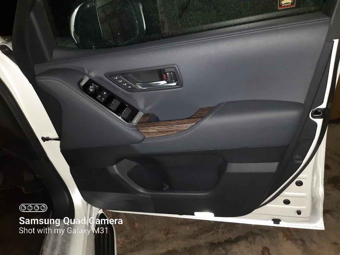 Toyota Land Cruiser Sahara LC 300 ZX 2025