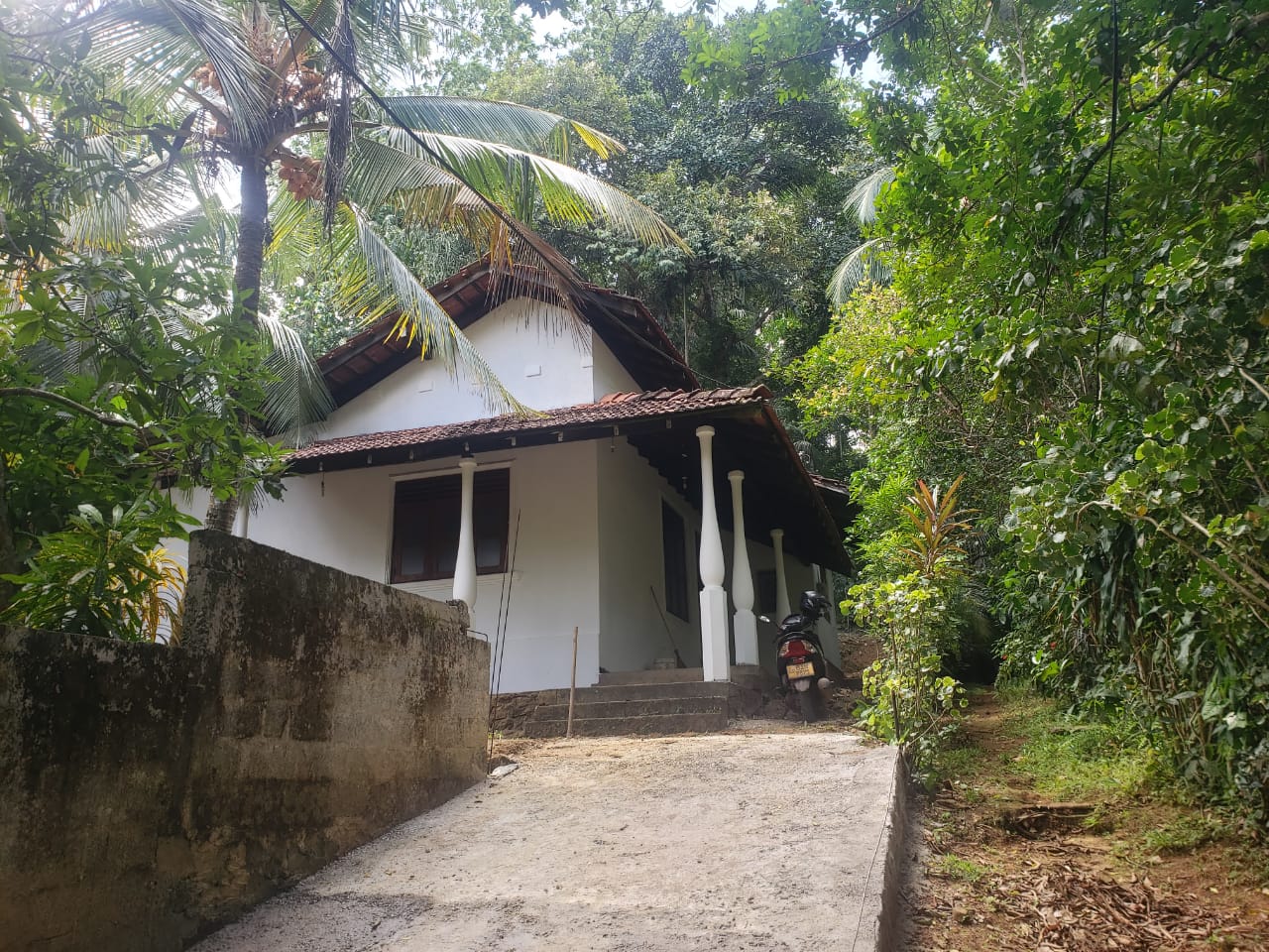 Valuable House with Land for Salre in Papiliwela