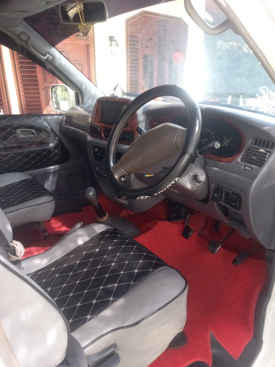 Toyota Noah 1999