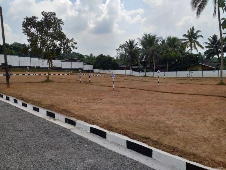 Land for Sale in Athurugiriya