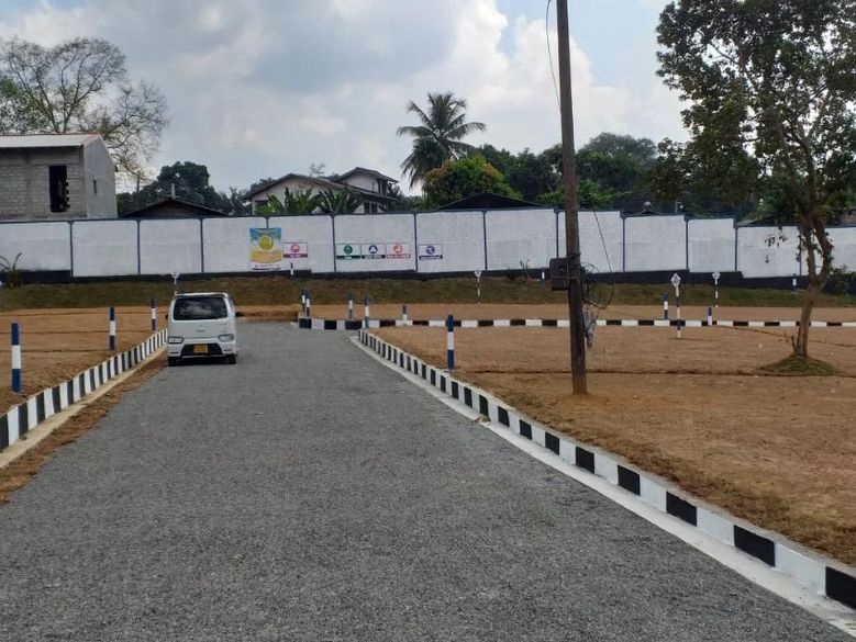 Land for Sale in Athurugiriya