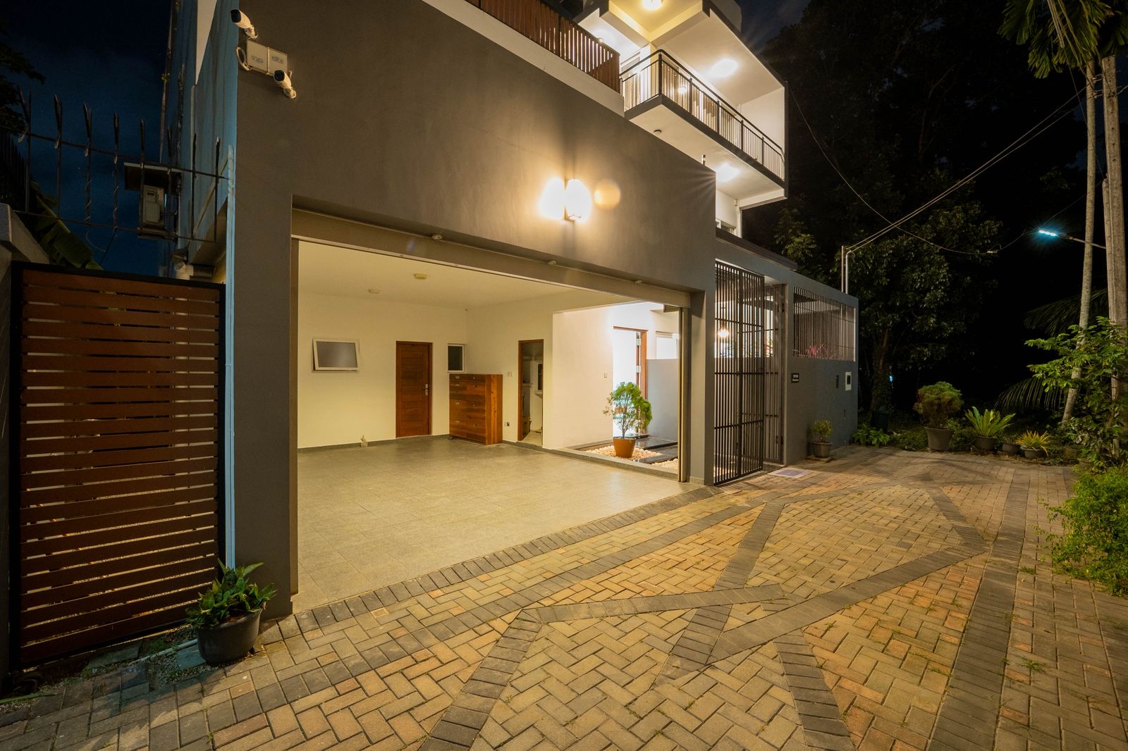 Luxury 5 Bedroom Furnished House for Rent – Thalawathugoda