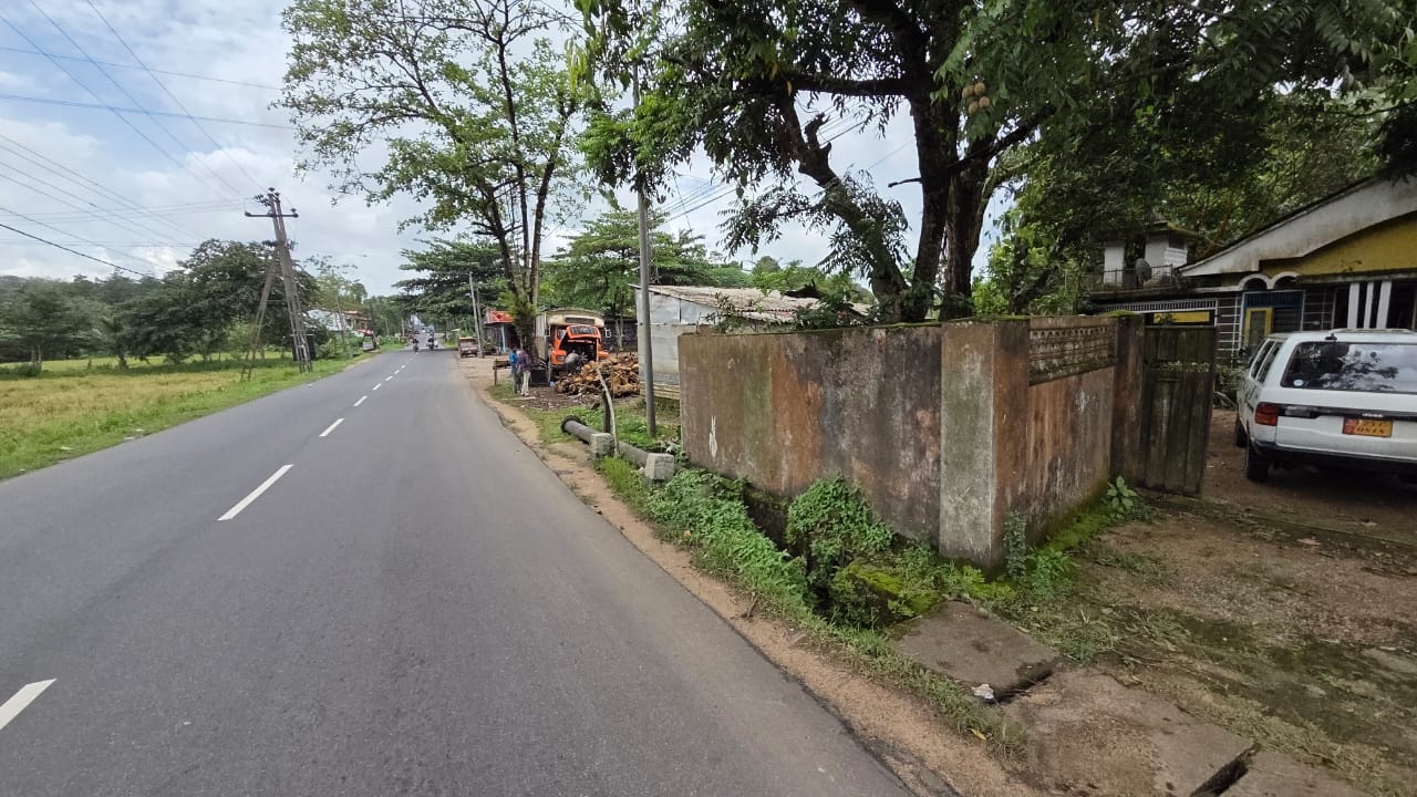 Land with House in Eheliyagoda