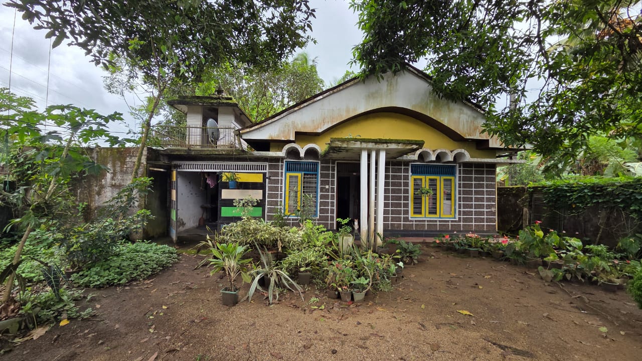 Land with House in Eheliyagoda