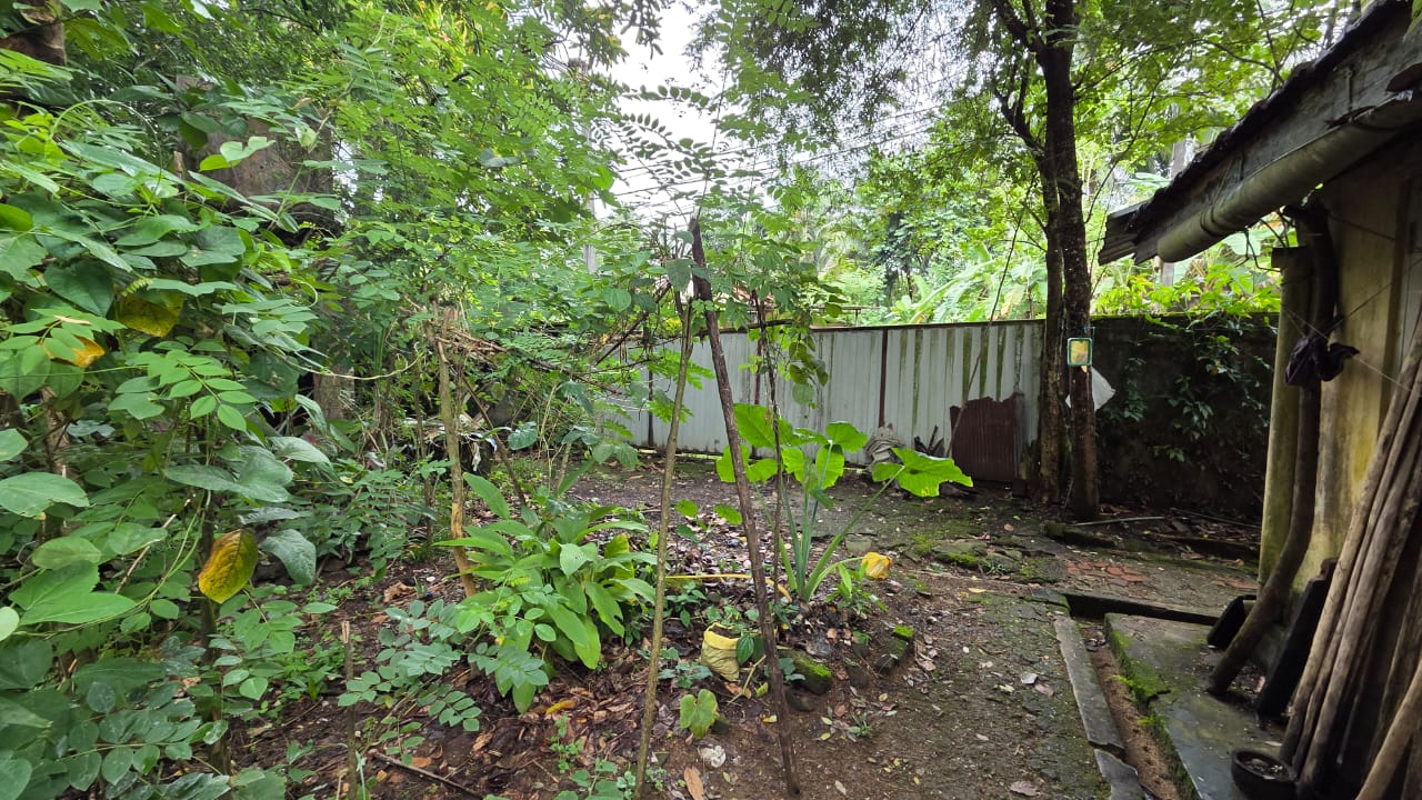 Land with House in Eheliyagoda