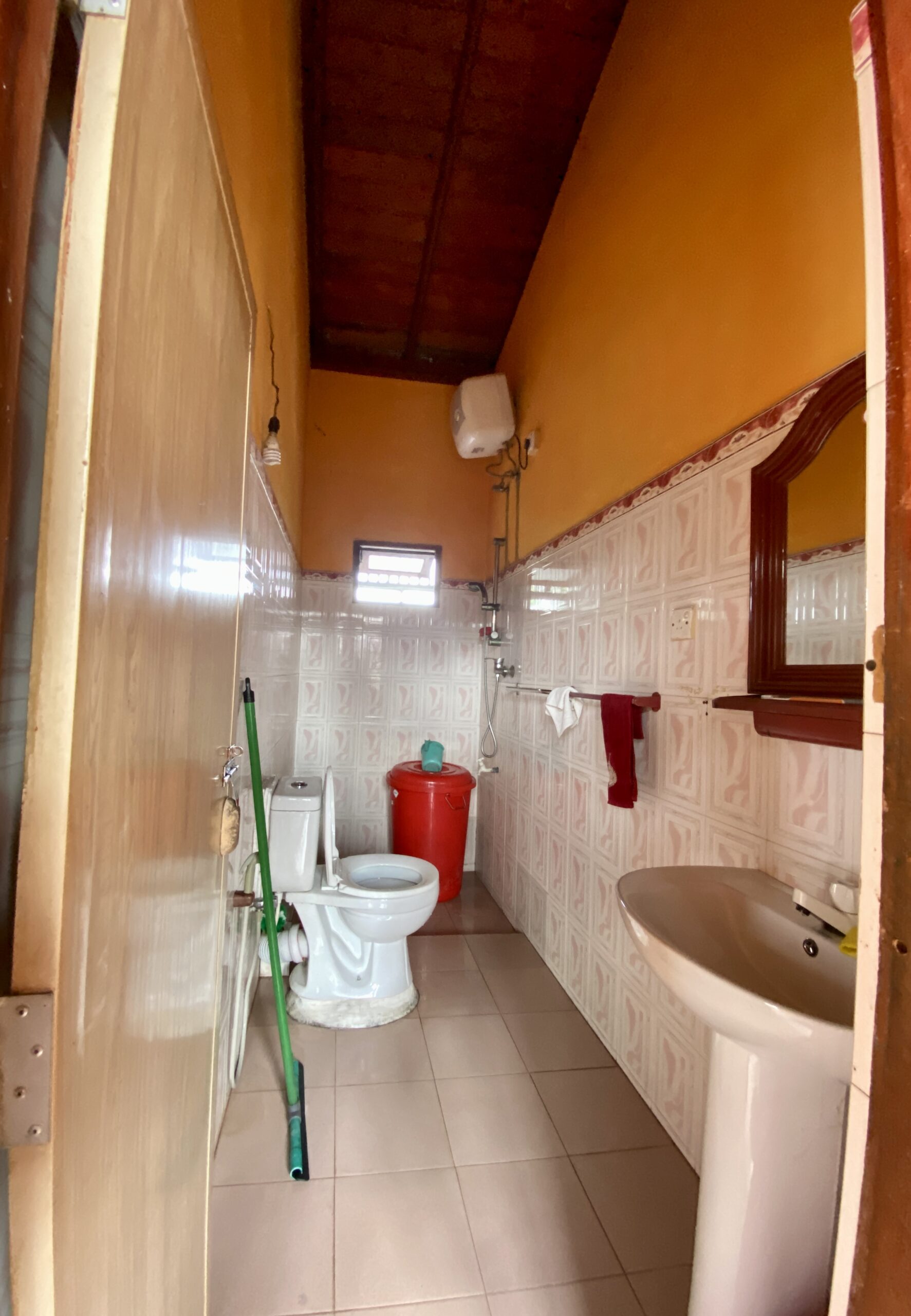 3-Storey Commercial Building for Sale – Prime Location, Kottawa–Mattegoda Main Road!