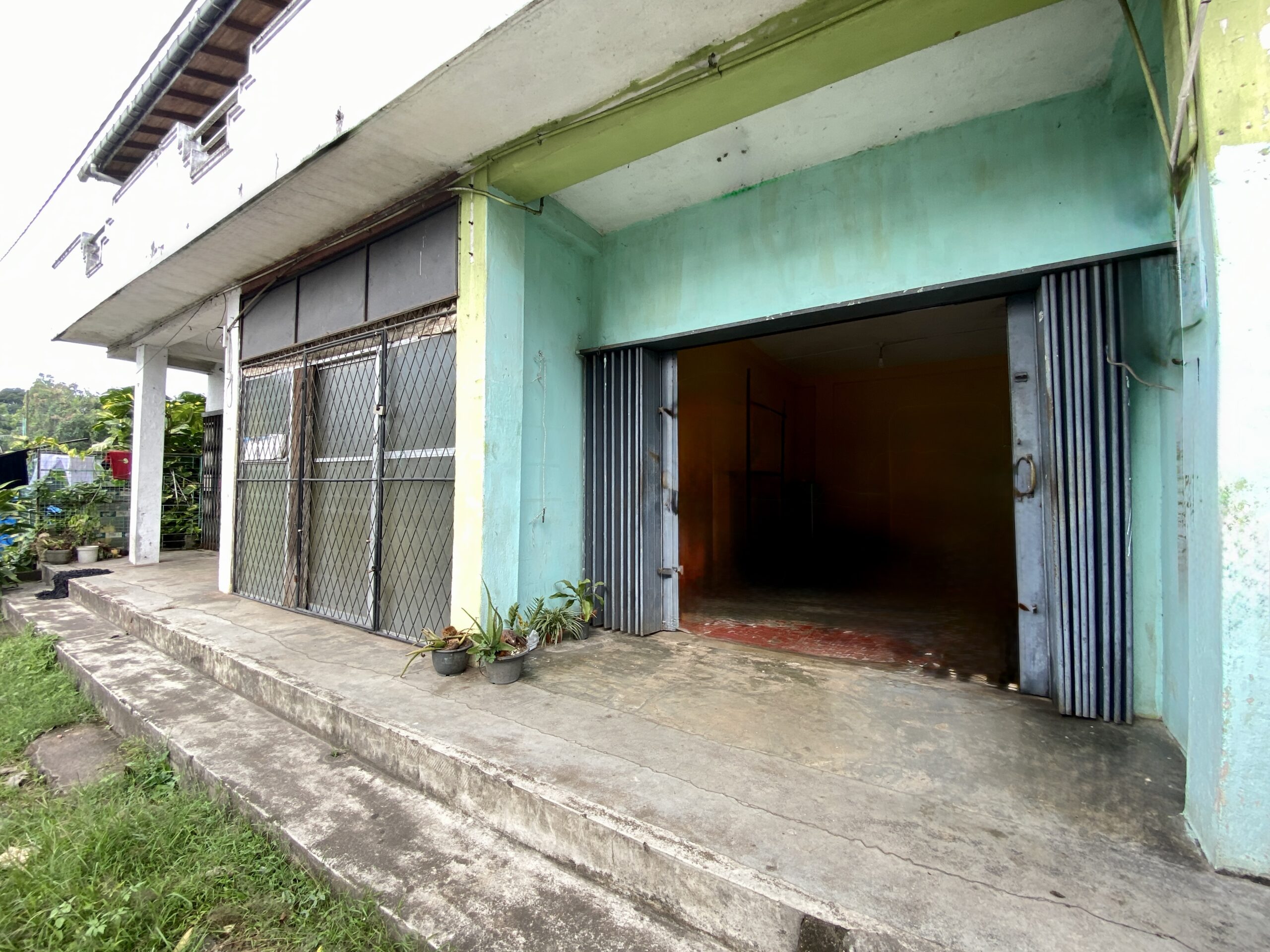 3-Storey Commercial Building for Sale – Prime Location, Kottawa–Mattegoda Main Road!