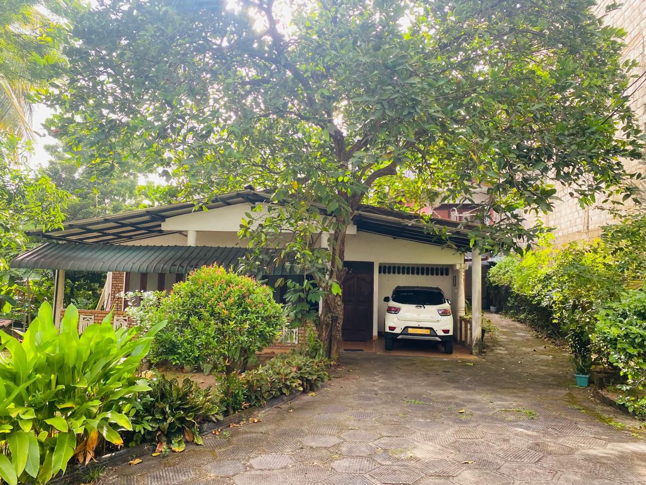 Land for Sale Thalapathpitiya