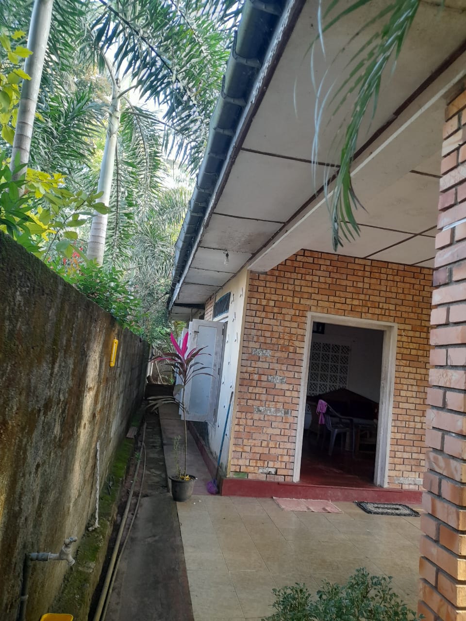 Old House with Land for Sale in Homagama(Pitipana Road) Berukatiya