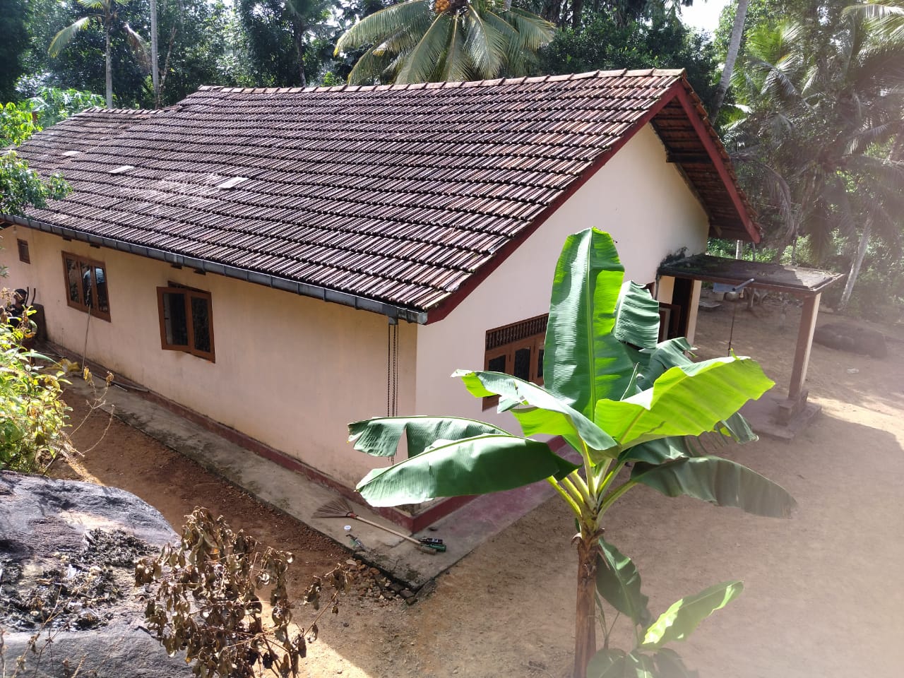 ඇල්පිටියෙන් කුරුඳු ඉඩමක් සමග කාමර 5ක නිවසක්