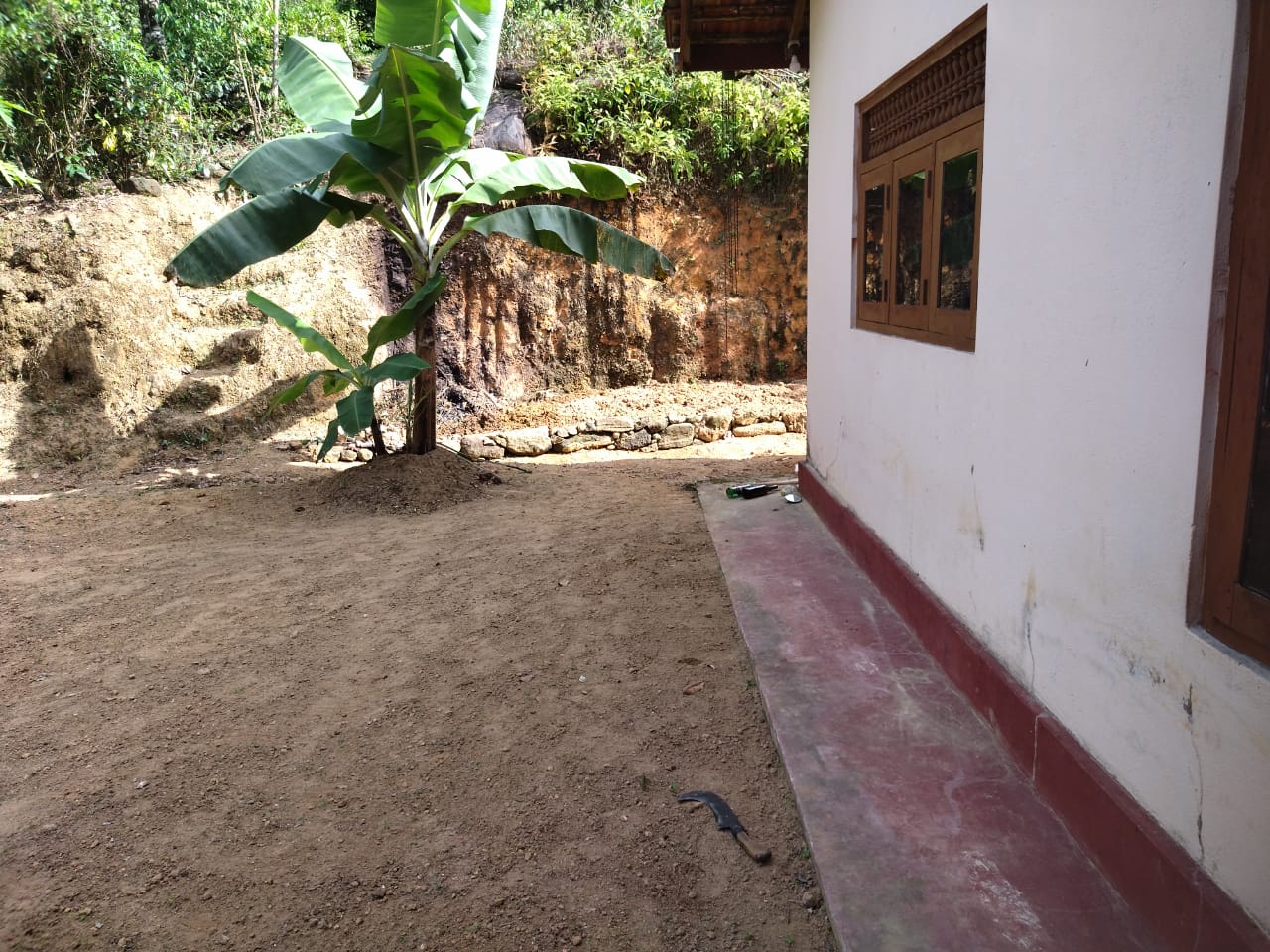 ඇල්පිටියෙන් කුරුඳු ඉඩමක් සමග කාමර 5ක නිවසක්