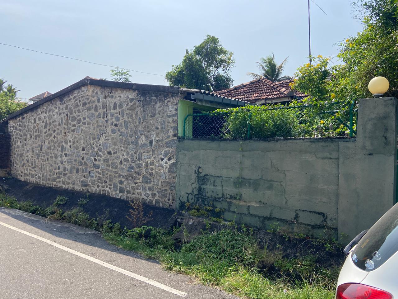Land with House for Sale in Mount Lavinia