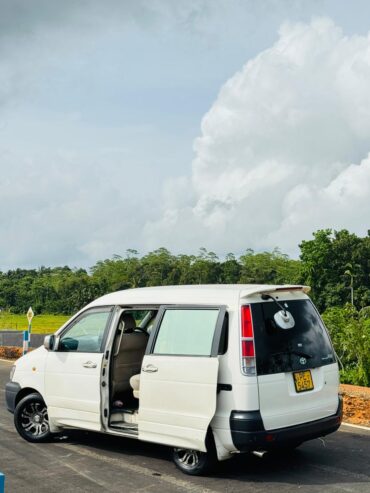 Toyota Noah 2002