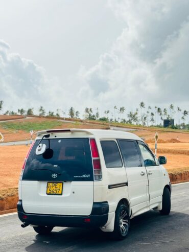 Toyota Noah 2002