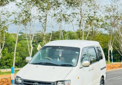 Toyota Noah 2002