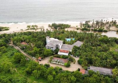 Land in Tangalle between Lagoon and Sea